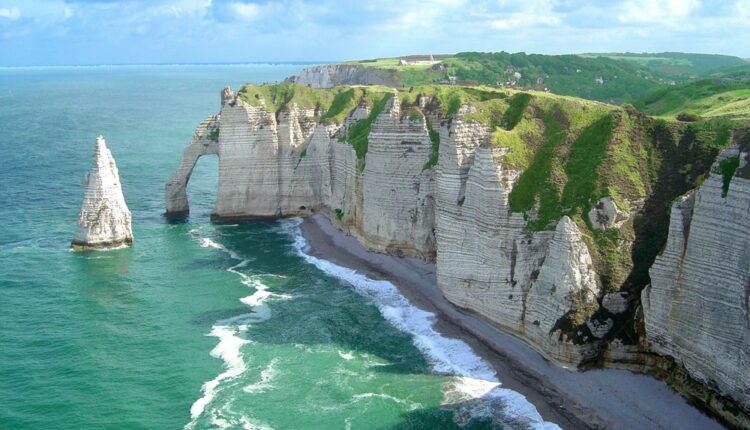 [L’ÉDITO DE LINDA] Quand des galets d’Etretat… voyagent