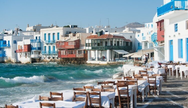 Surtourisme : Evaneos stoppe la vente de voyages à Santorin et Mykonos pendant l'été