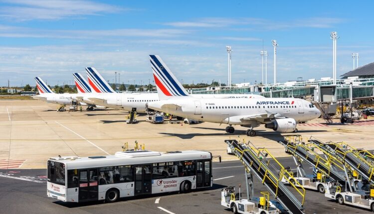 Hausse des taxes sur les billets d'avion : au moins 9,5 euros supplémentaires par trajet, Air France aligne déjà ses tarifs