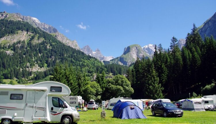 La fondation Je pars, tu pars, il part veut convaincre les campings